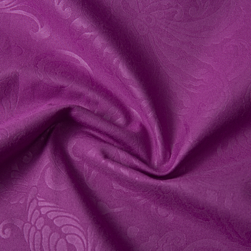 Hvad er præget mikrofiber, og hvordan forbliver mønsteret permanent?