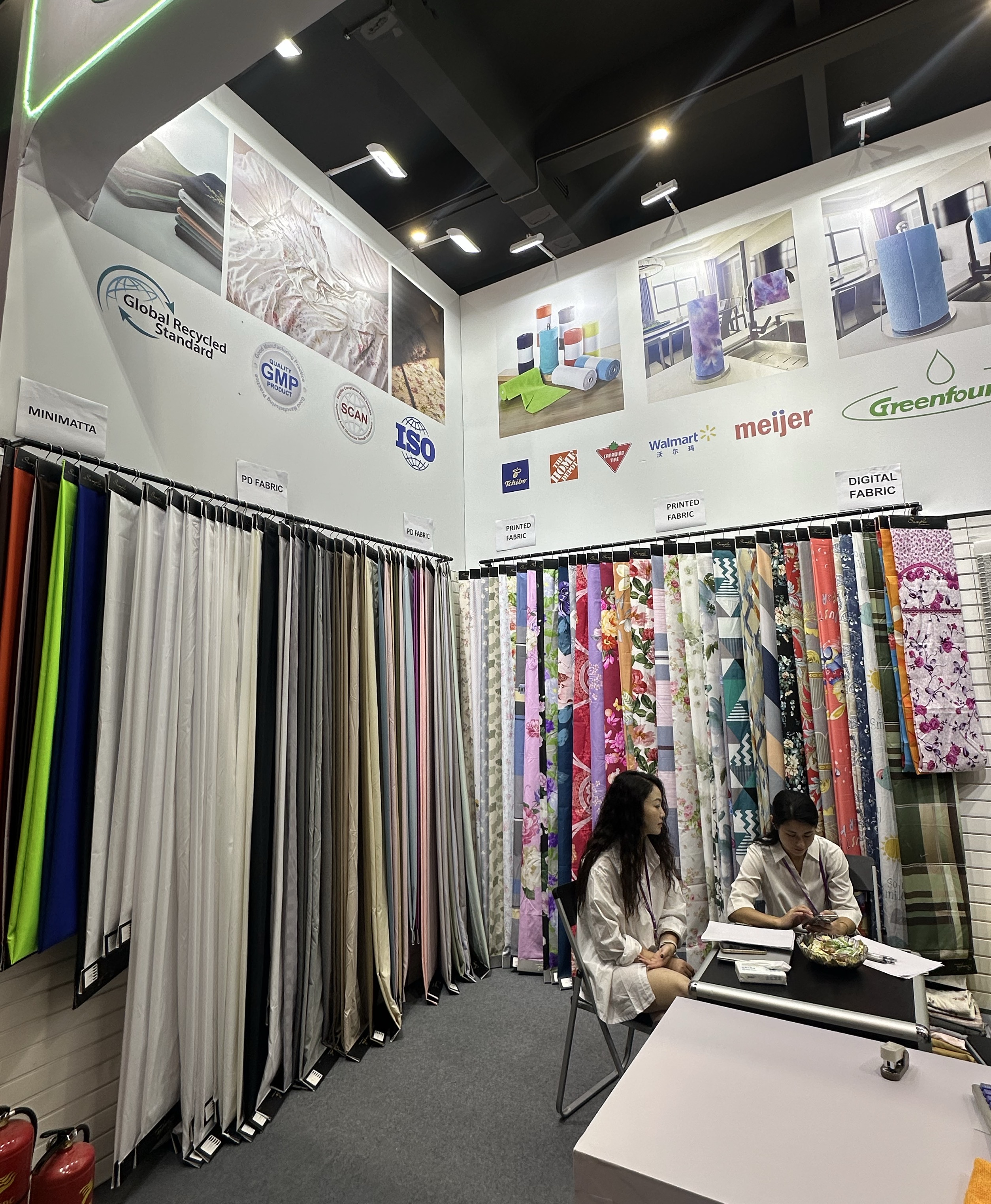 Changxing Dinghao Textile inviterer dig til Canton Fair